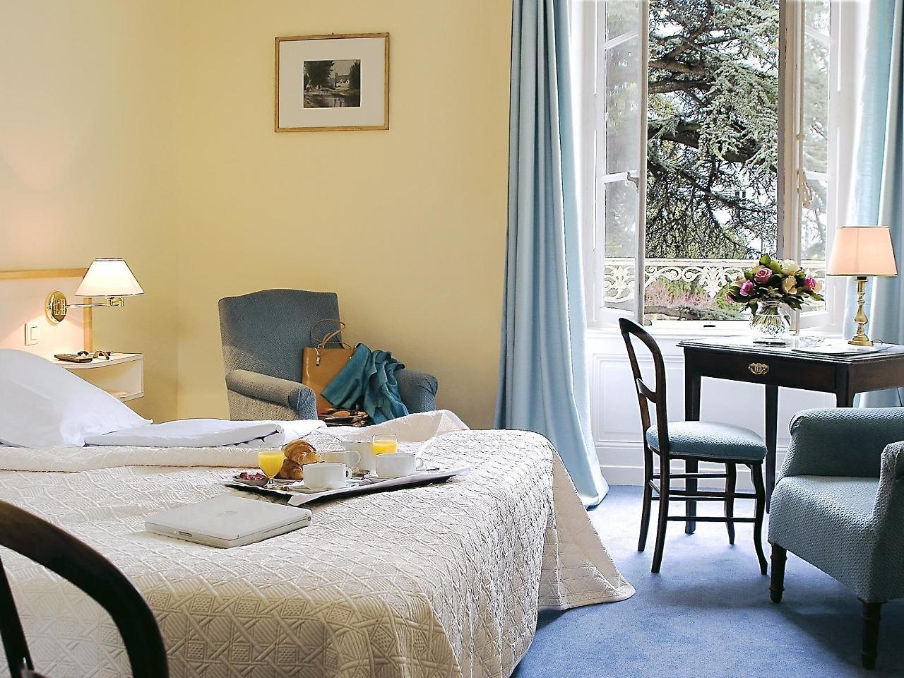 Logis Hotel Royal Saint-Mart Royat Eksteriør billede