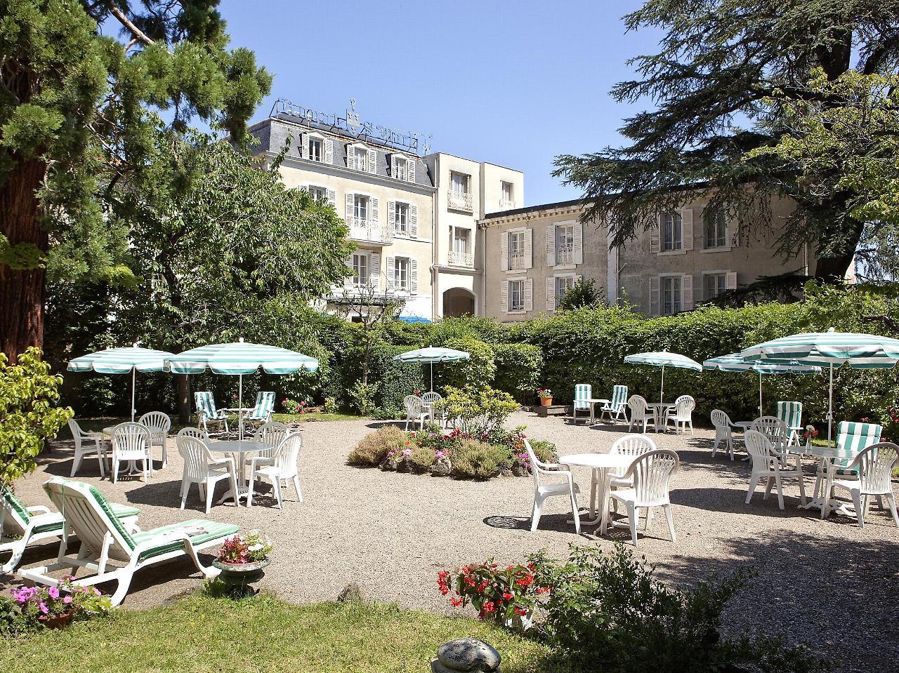 Logis Hotel Royal Saint-Mart Royat Eksteriør billede