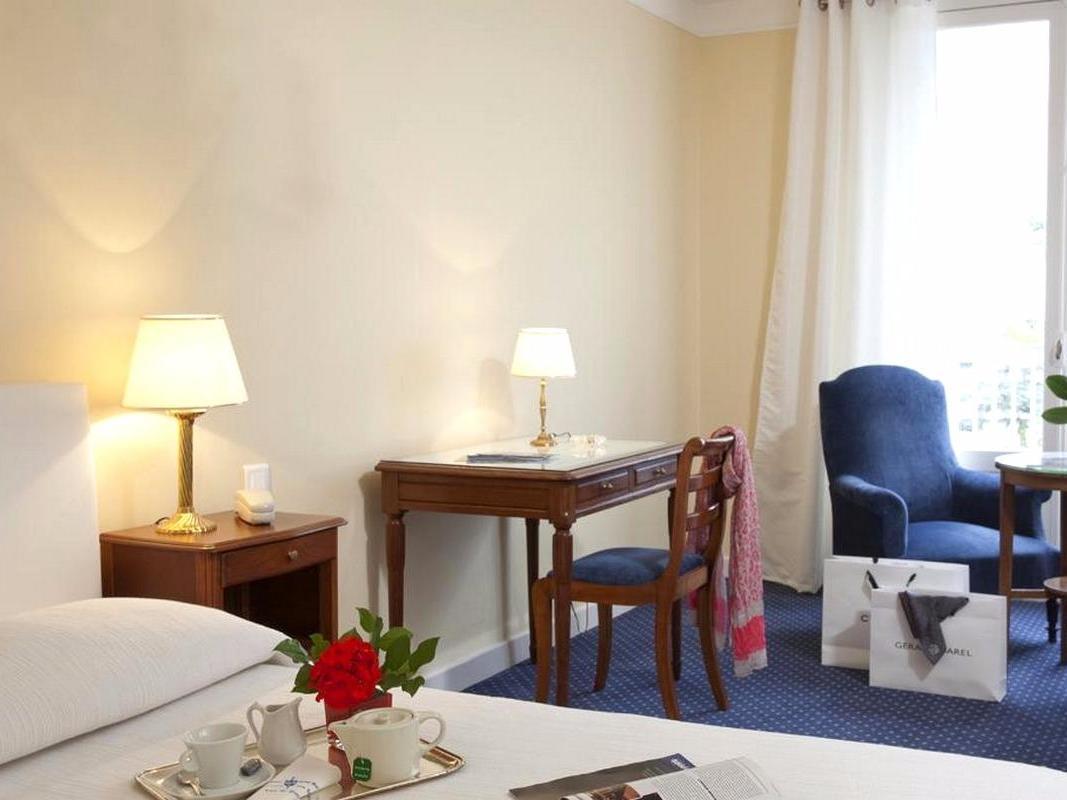 Logis Hotel Royal Saint-Mart Royat Eksteriør billede