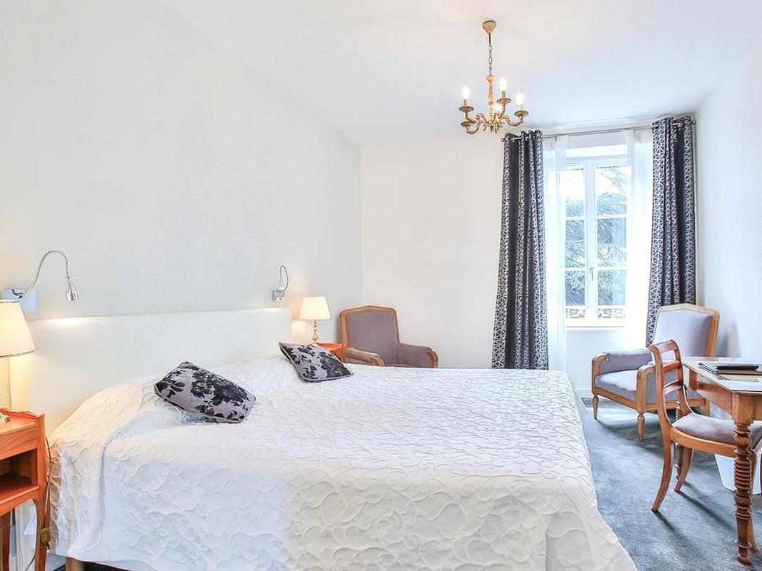 Logis Hotel Royal Saint-Mart Royat Eksteriør billede