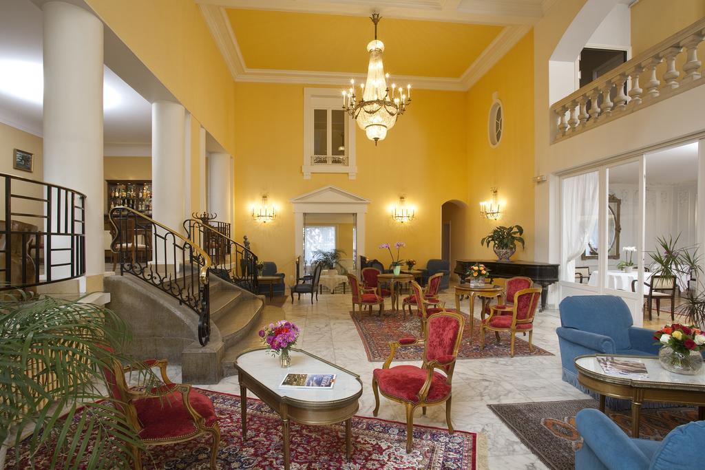 Logis Hotel Royal Saint-Mart Royat Eksteriør billede